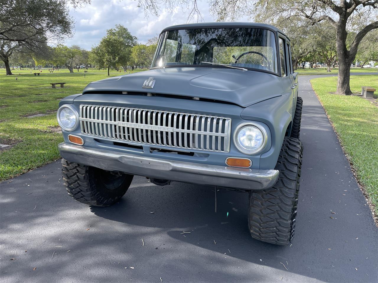 International-harvester-C-series-1966-Blue-Gray-Black-gray-tan-11