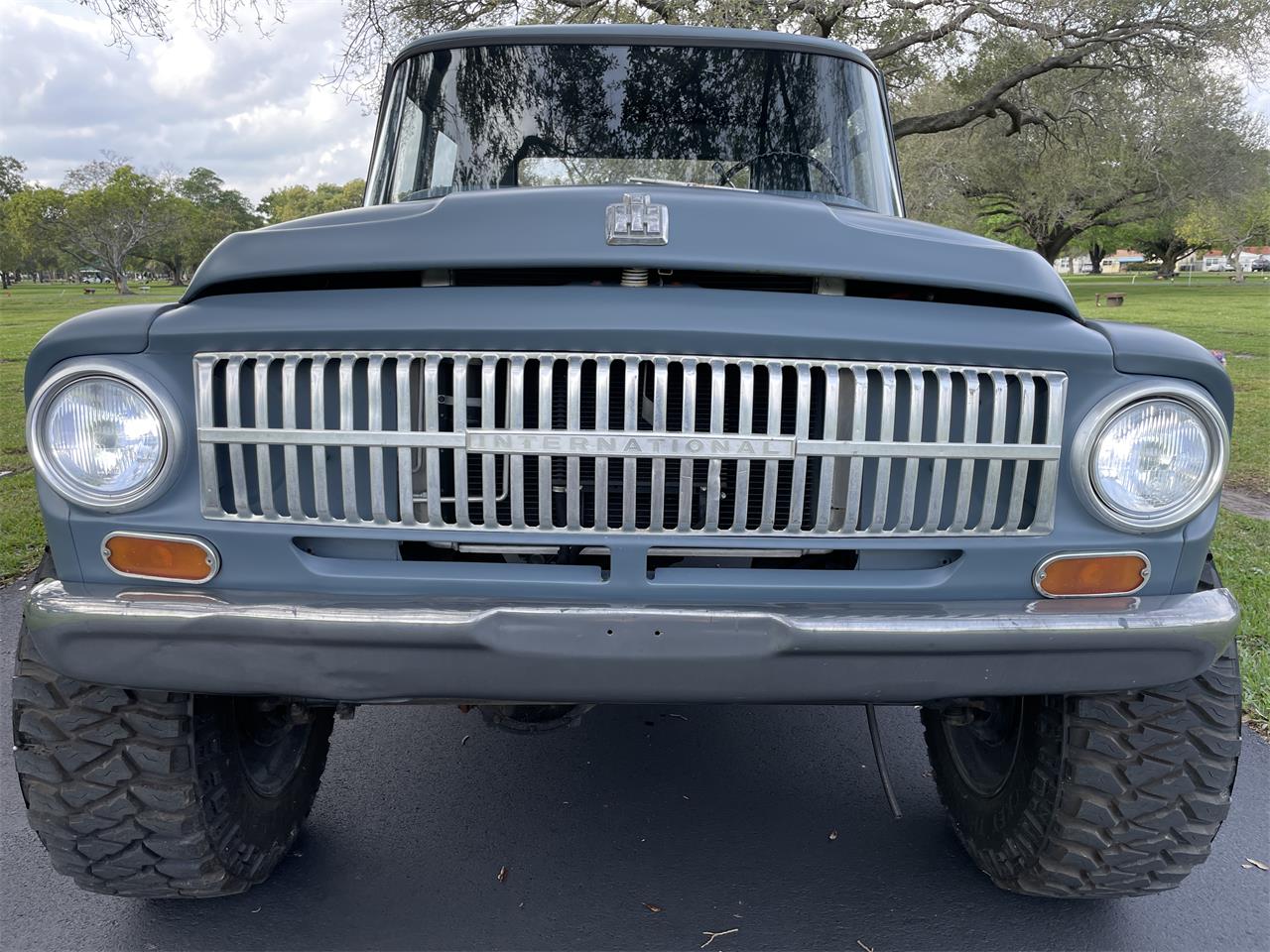 International-harvester-C-series-1966-Blue-Gray-Black-gray-tan-13