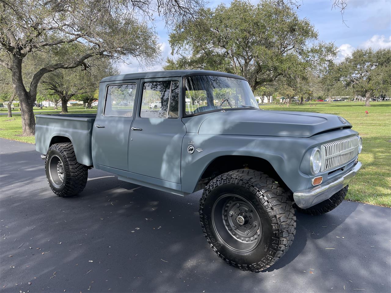 International-harvester-C-series-1966-Blue-Gray-Black-gray-tan-14