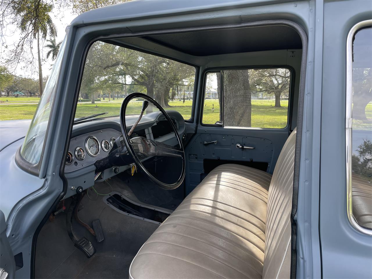 International-harvester-C-series-1966-Blue-Gray-Black-gray-tan-4