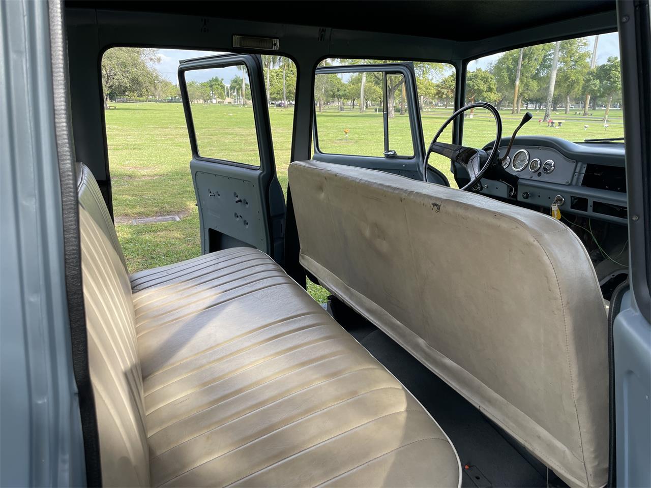 International-harvester-C-series-1966-Blue-Gray-Black-gray-tan-6
