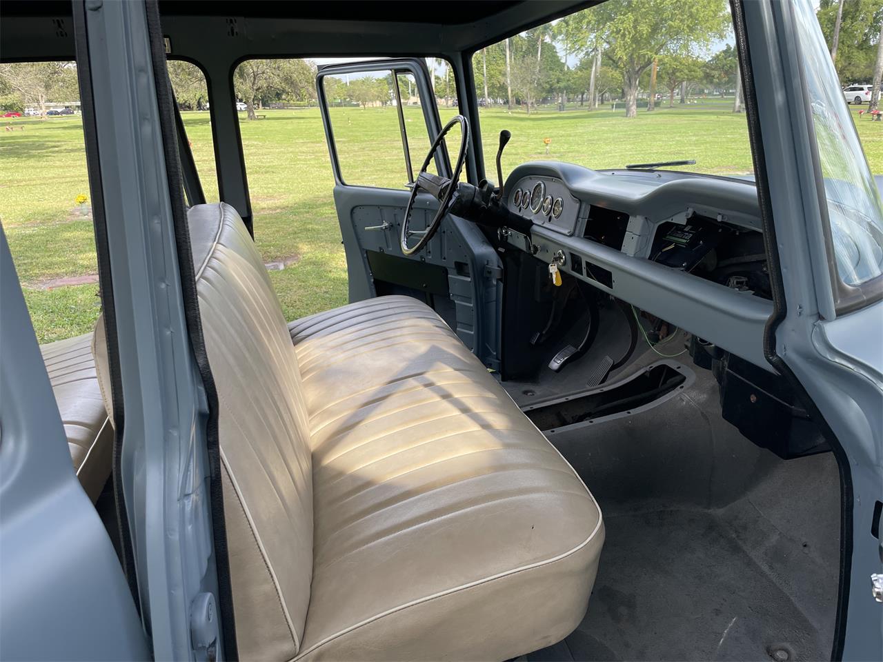 International-harvester-C-series-1966-Blue-Gray-Black-gray-tan-7