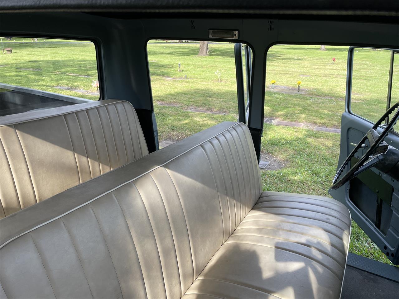 International-harvester-C-series-1966-Blue-Gray-Black-gray-tan-8