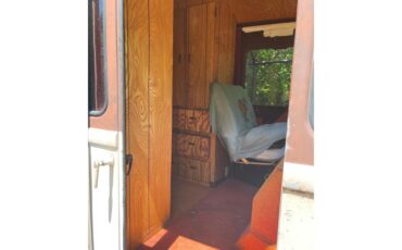 International-harvester-Metro-motor-home-1959-White-Maroon-2