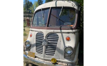 International-harvester-Metro-motor-home-1959-White-Maroon-3