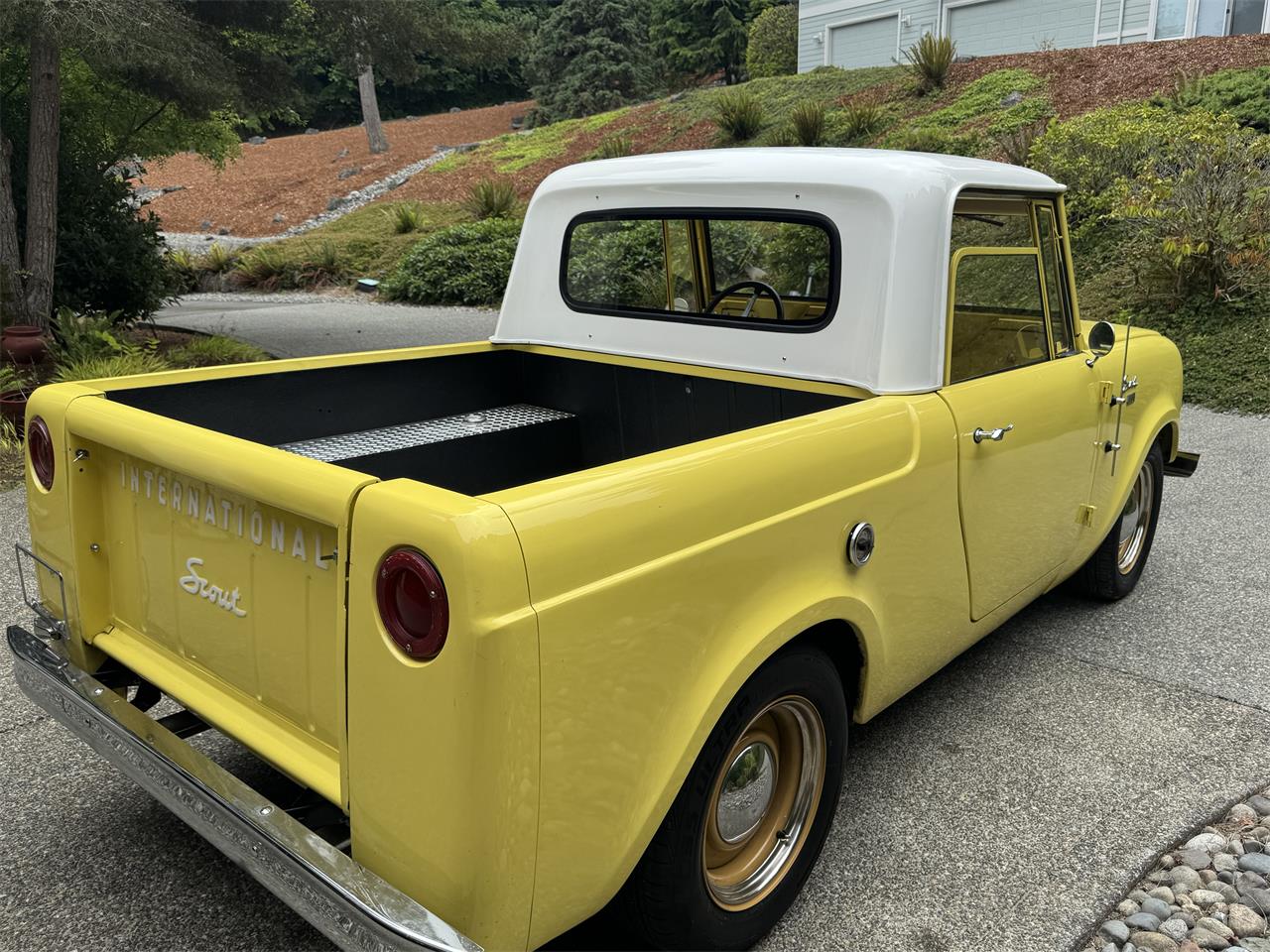 International-harvester-Scout-1963-Yellow-Tan-10