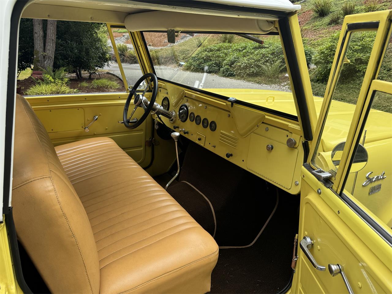 International-harvester-Scout-1963-Yellow-Tan-14