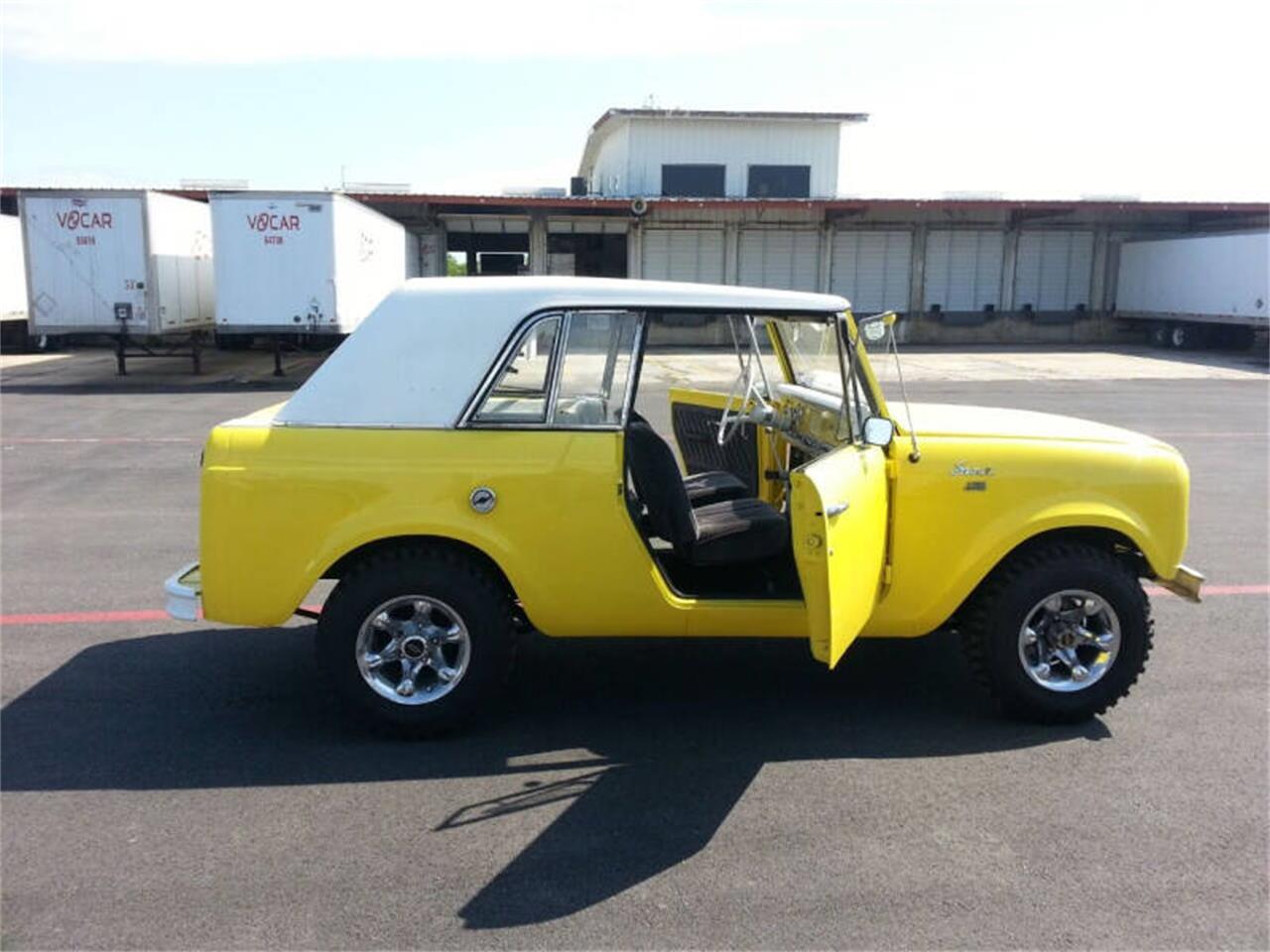 International-harvester-Scout-1967-Yellow-Gray-11
