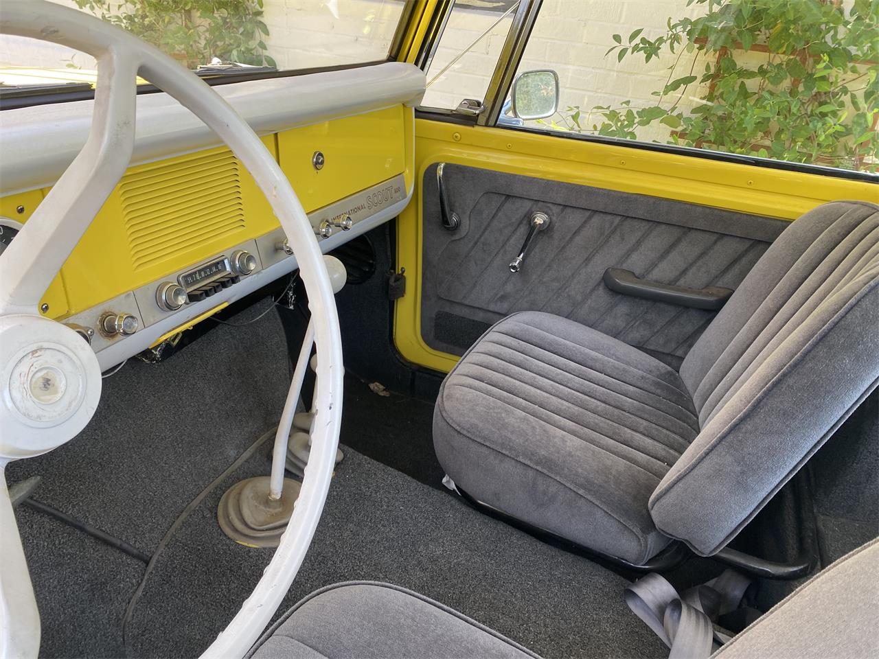 International-harvester-Scout-1967-Yellow-Gray-13