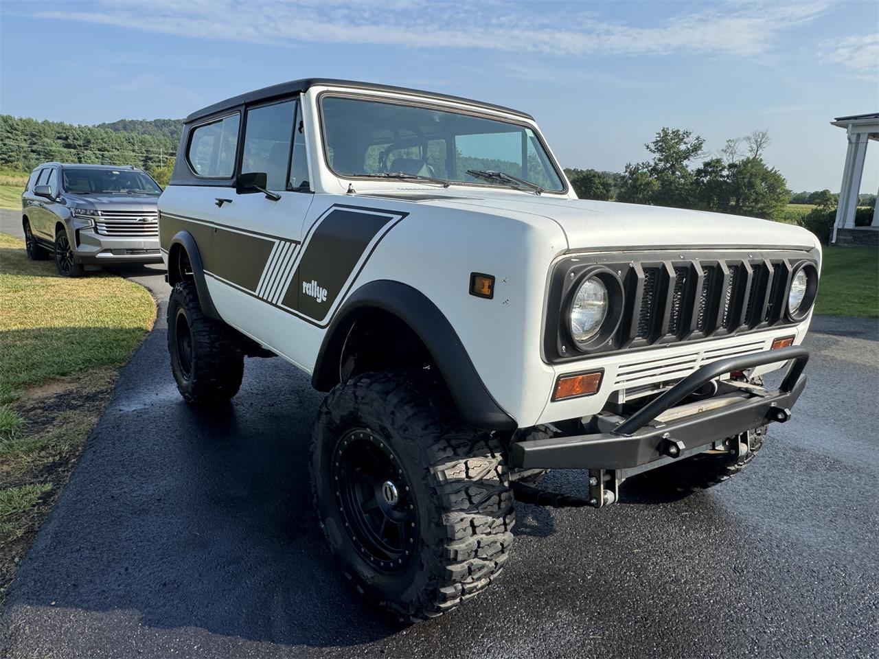 International-harvester-Scout-ii-1975-White-Black-4