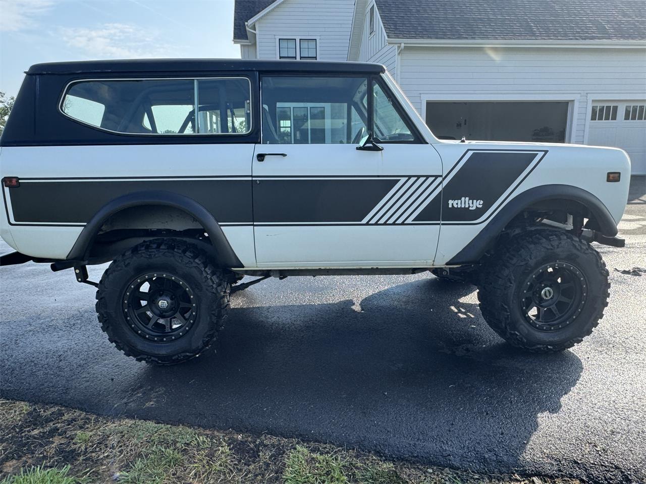 International-harvester-Scout-ii-1975-White-Black-5