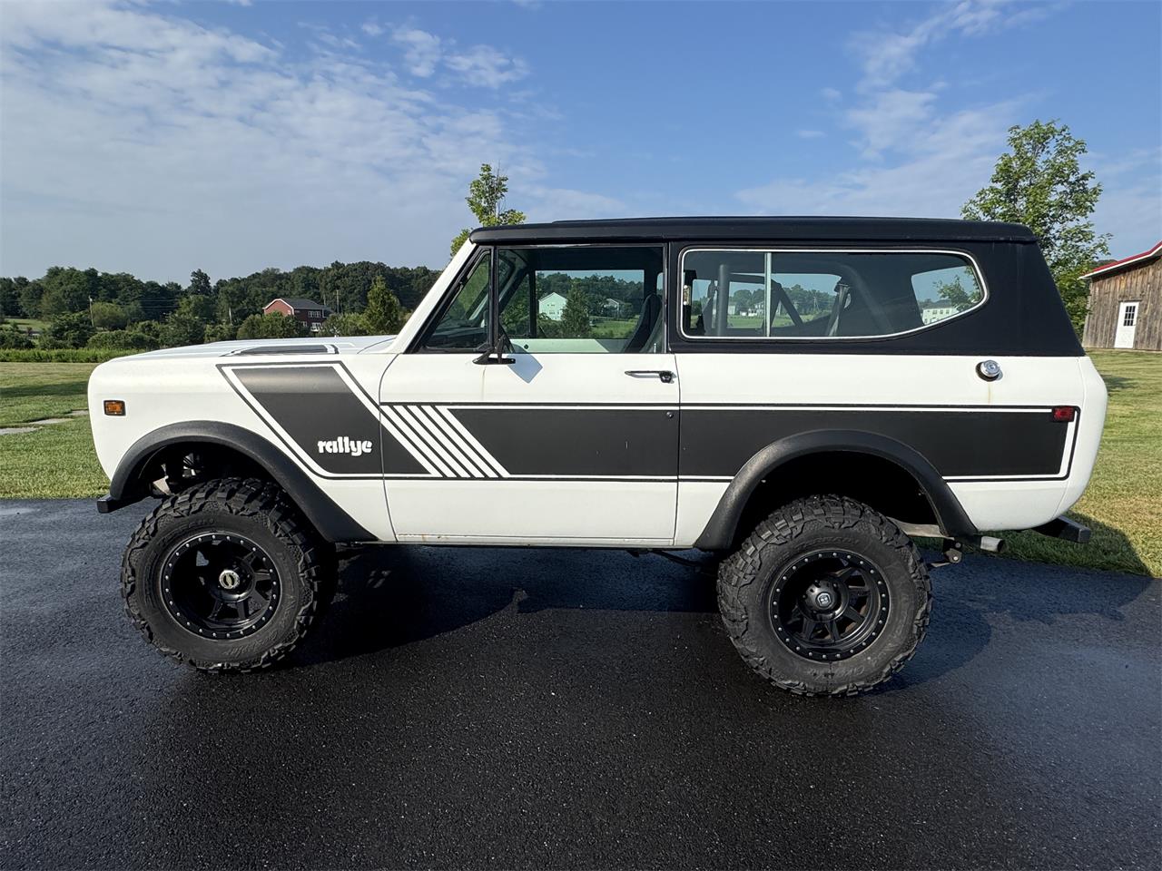 International-harvester-Scout-ii-1975-White-Black-7