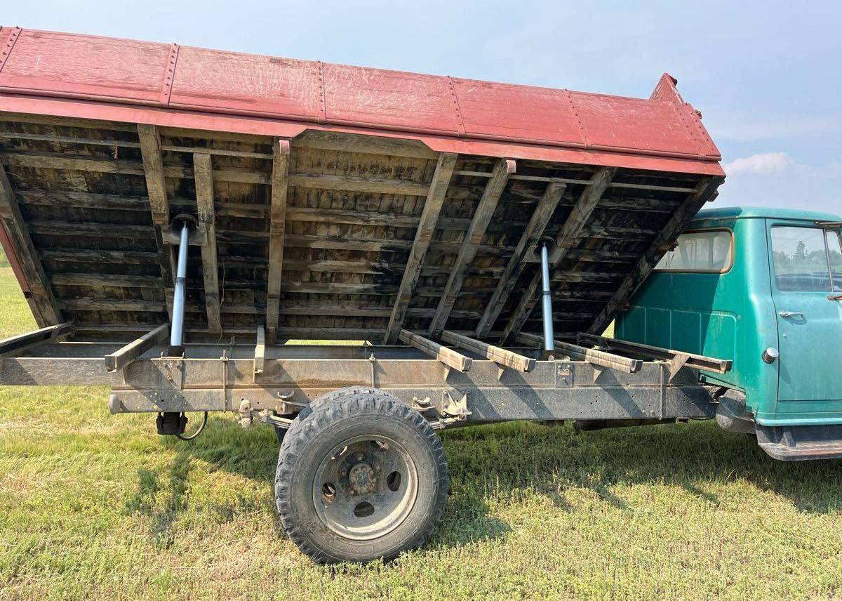 International-harvester-b160-1962-green-9