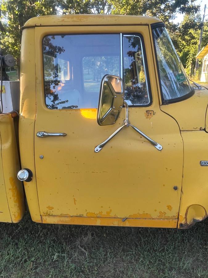 International-harvester-c1200-pickup-1964-yellow-12