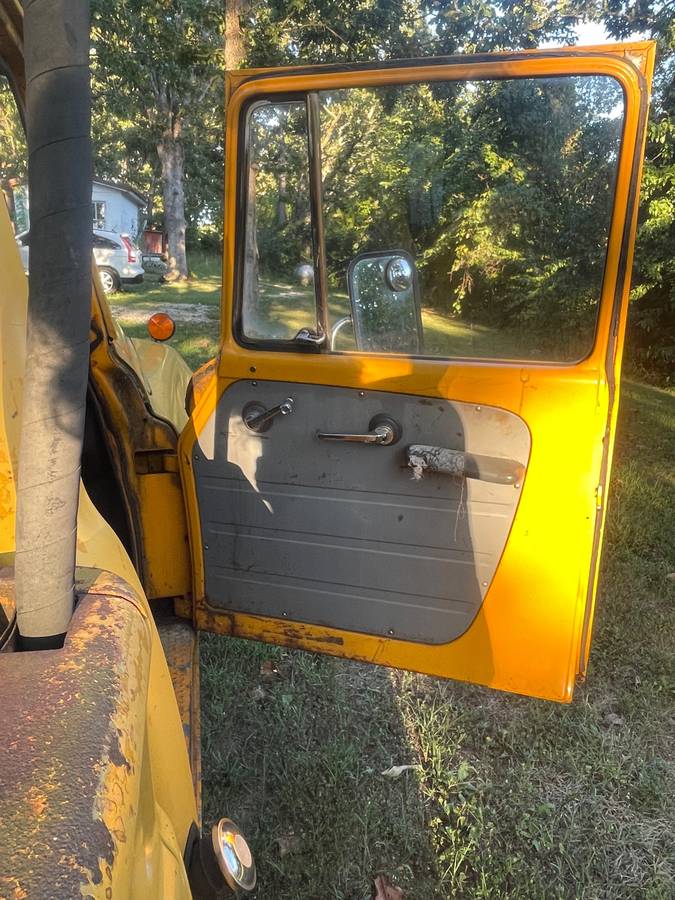 International-harvester-c1200-pickup-1964-yellow-19