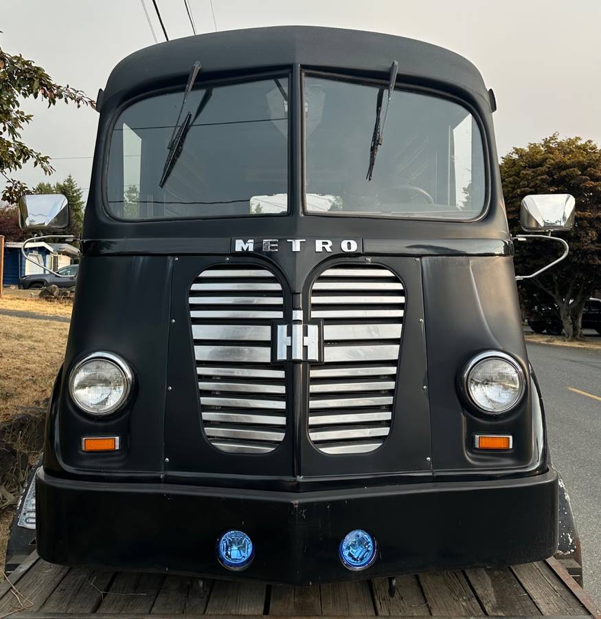 International-harvester-metro-1957-black-1