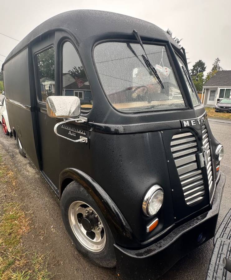International-harvester-metro-1957-black-3