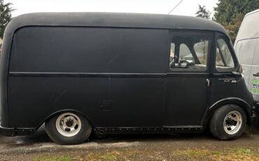 International-harvester-metro-1957-black