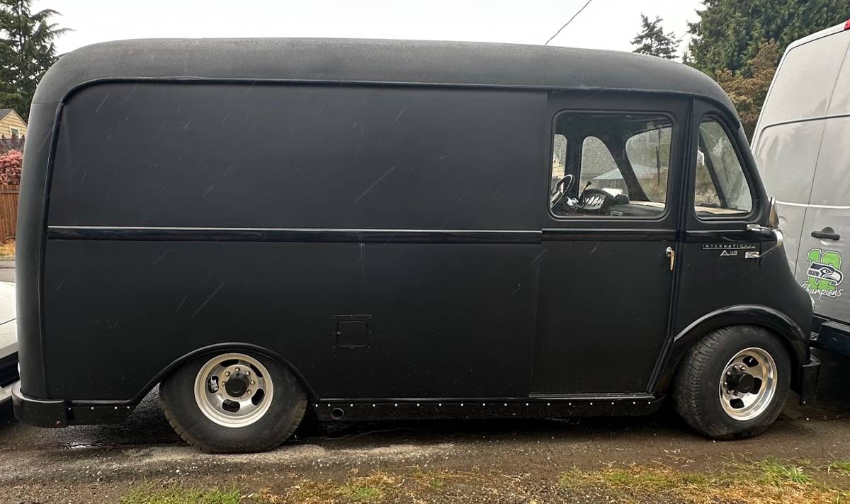 International-harvester-metro-1957-black