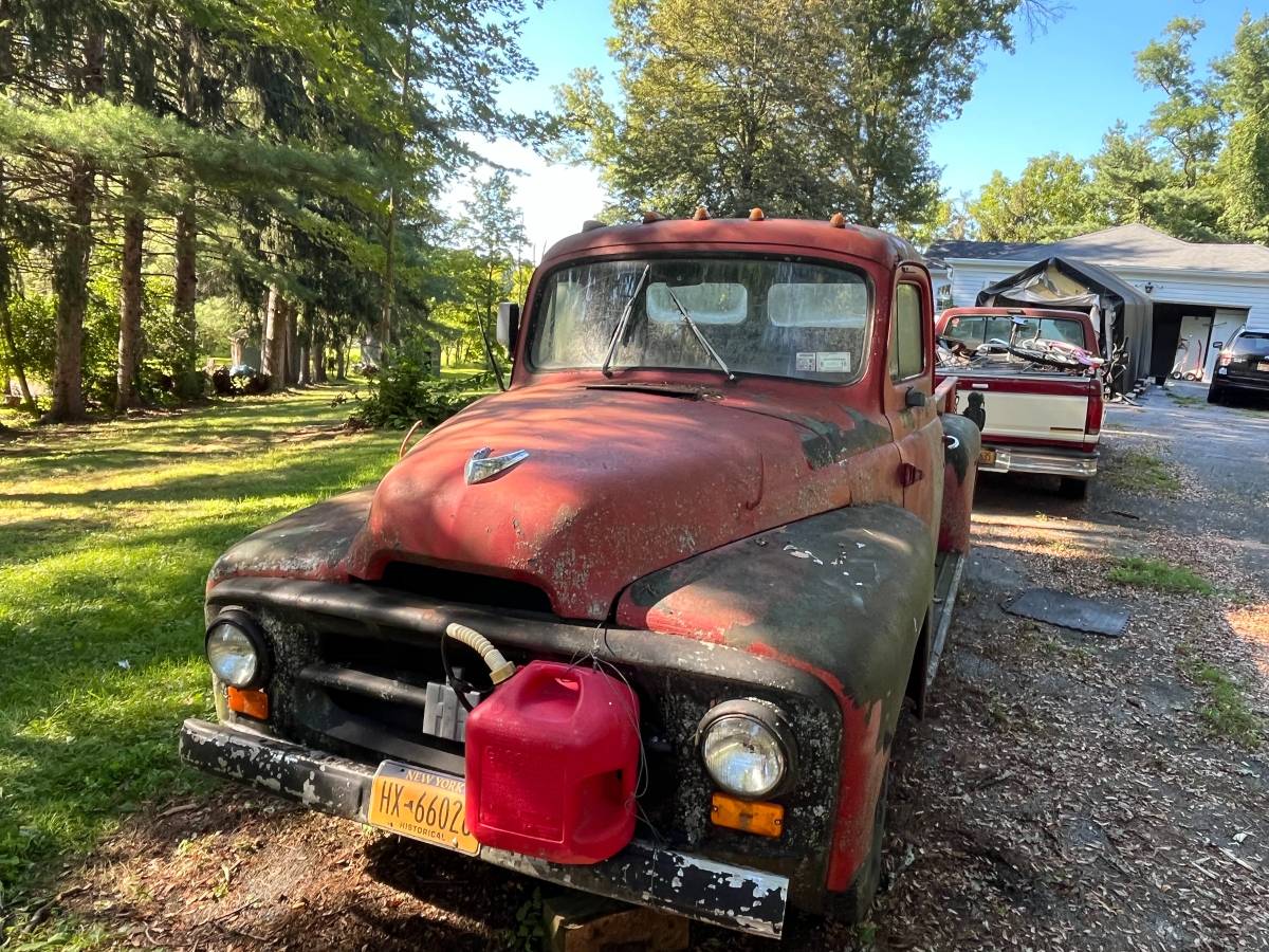 International-harvester-r120-1955