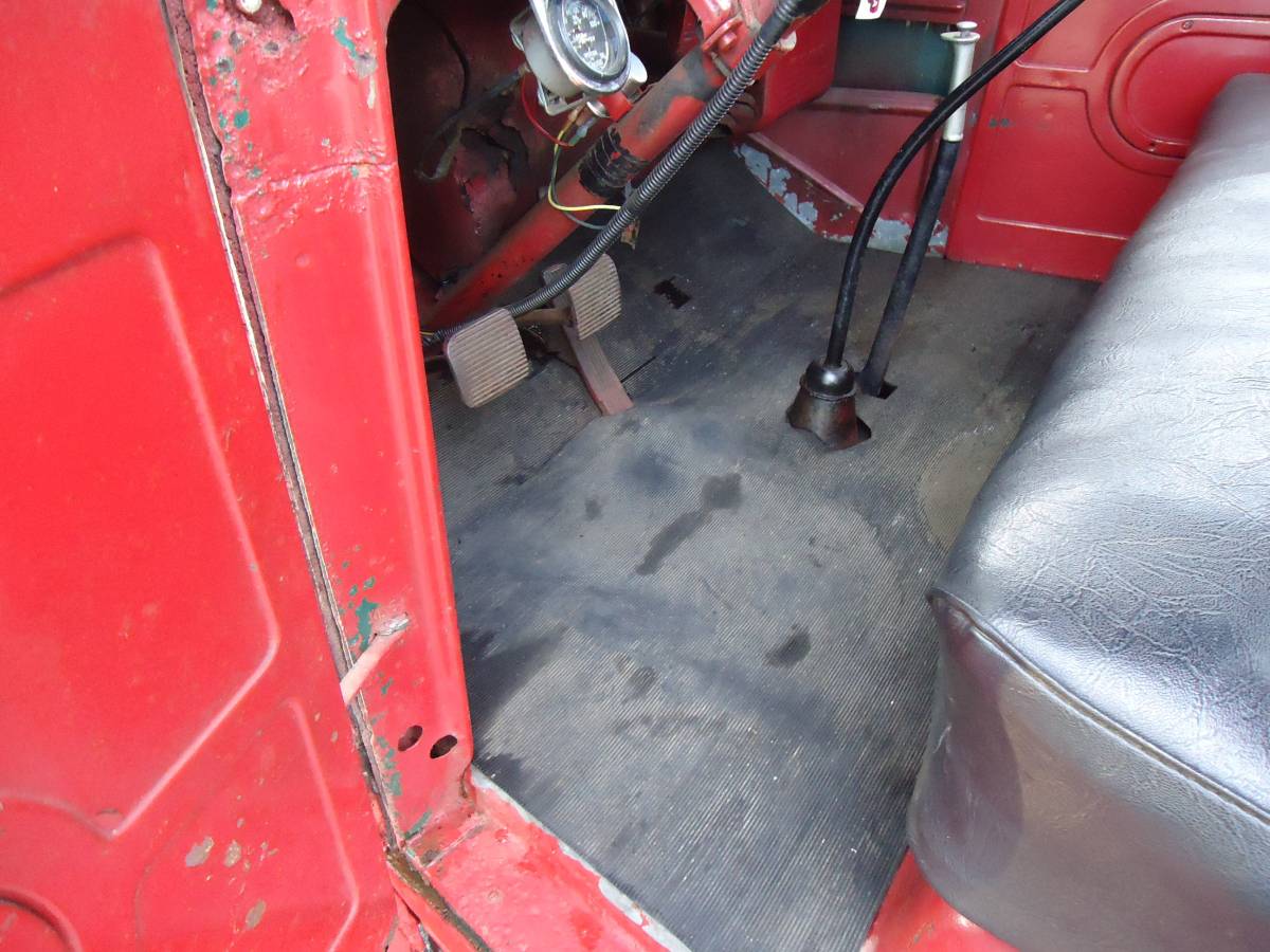 International-kb2-1949-red-17