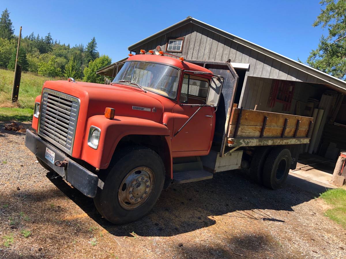 International-load-star-1700-truck-1977-red