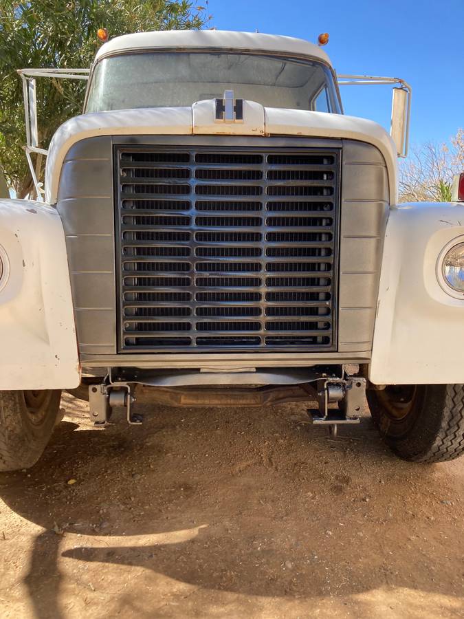 International-loadstar-1970-white-1