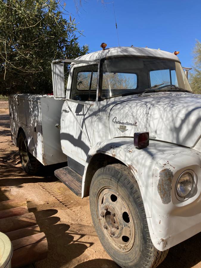 International-loadstar-1970-white-2