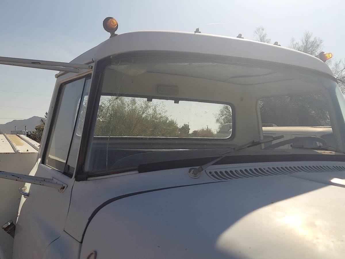 International-loadstar-1970-white-5