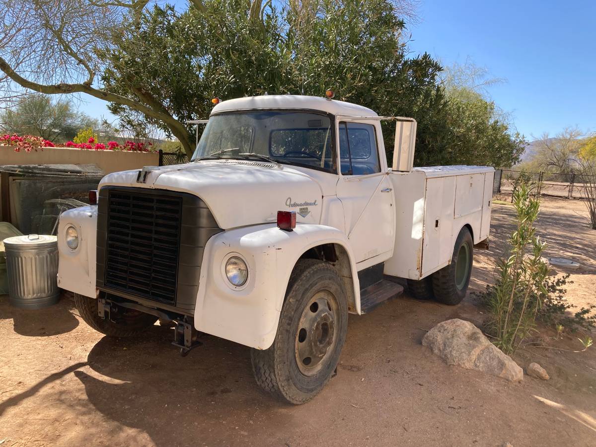 International-loadstar-1970-white