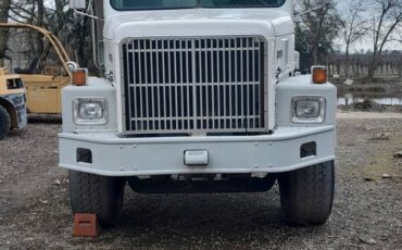 International-moddl-5070-diesel-1993-white-1