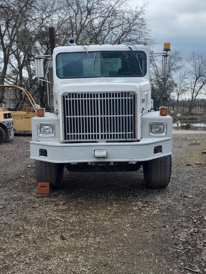 International-moddl-5070-diesel-1993-white-1