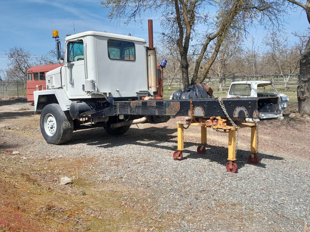 International-moddl-5070-diesel-1993-white-3