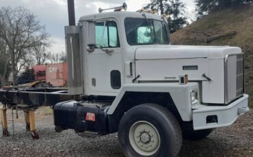 International-moddl-5070-diesel-1993-white