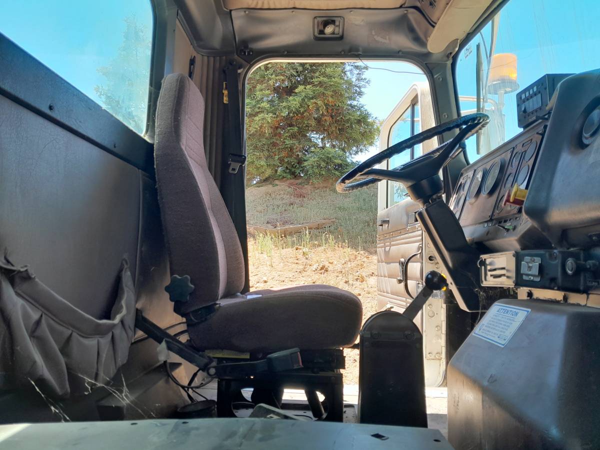International-moddl-5070-diesel-1993-white-8