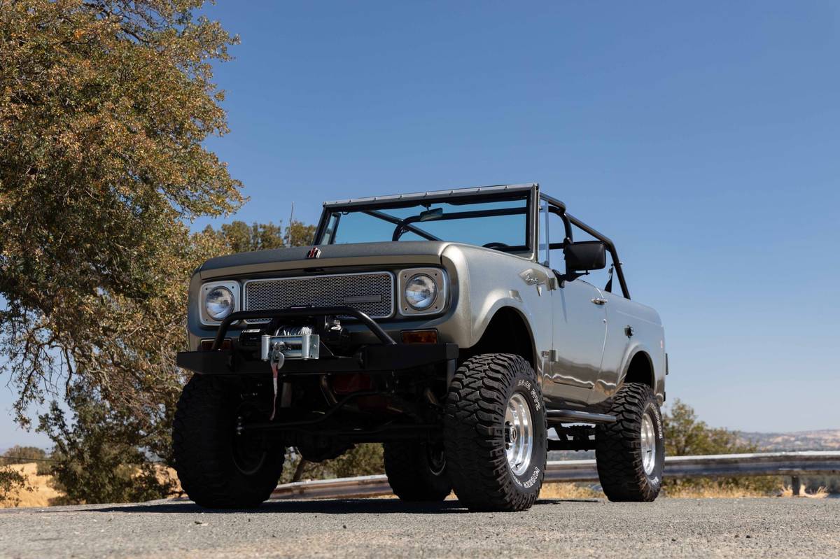 International-scout-1970-green-1