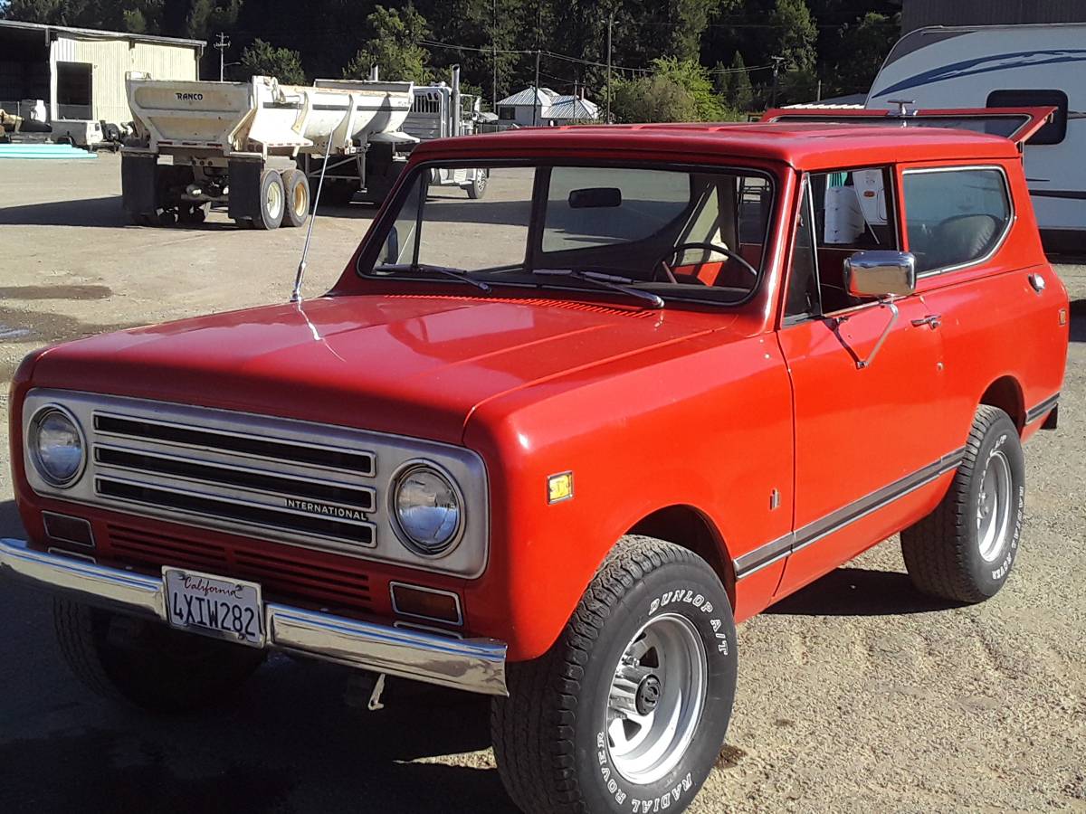International-scout-1972-red-3