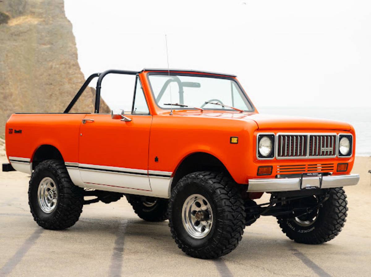 International-scout-1975-orange-1