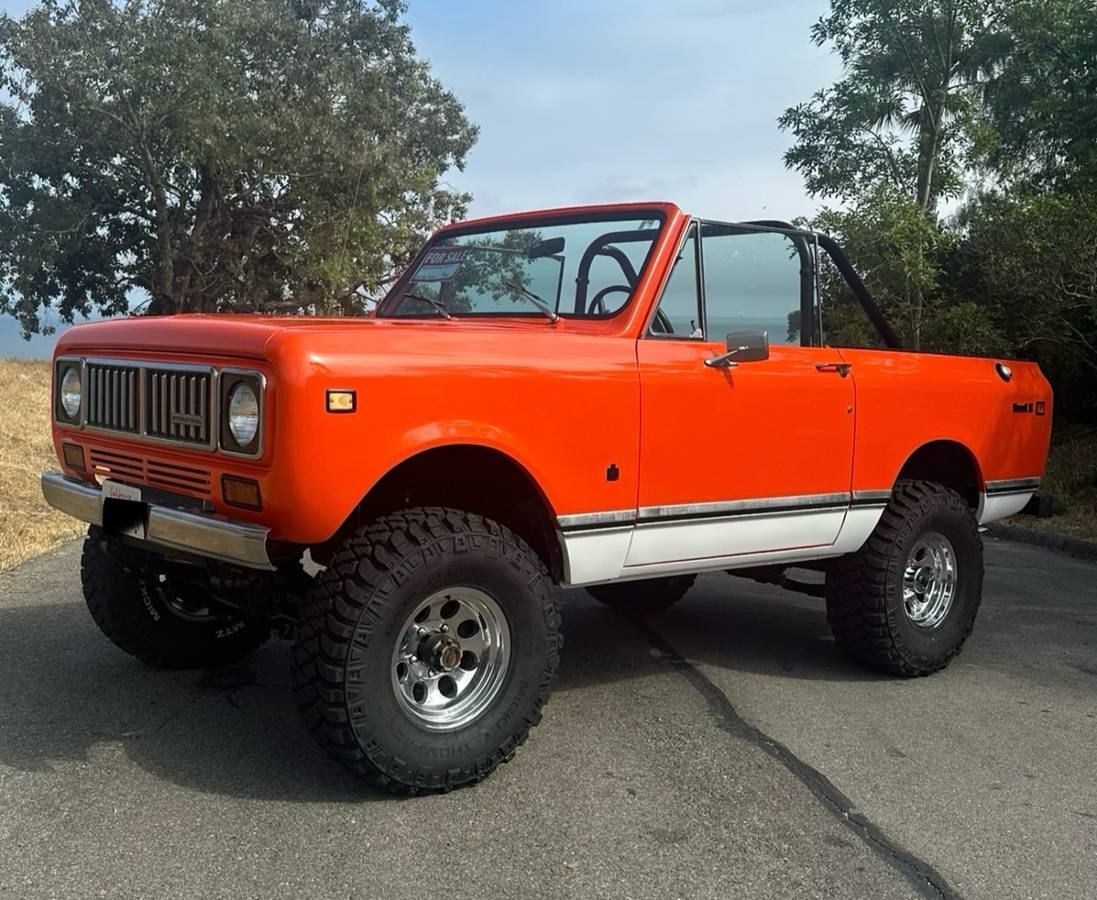 International-scout-1975-orange-2