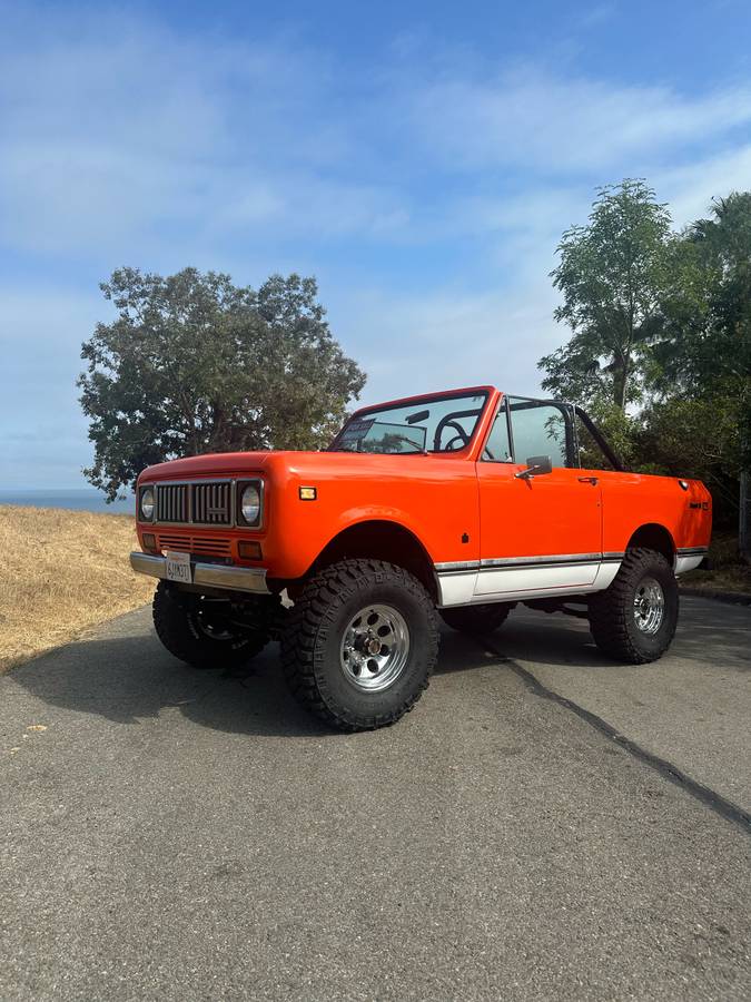 International-scout-1975-orange-3