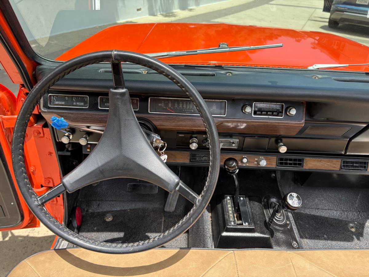 International-scout-1975-orange-5