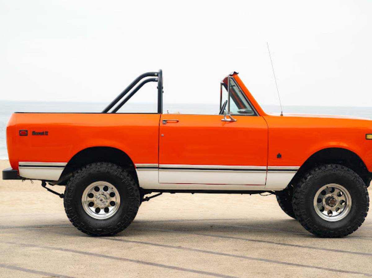 International-scout-1975-orange-6