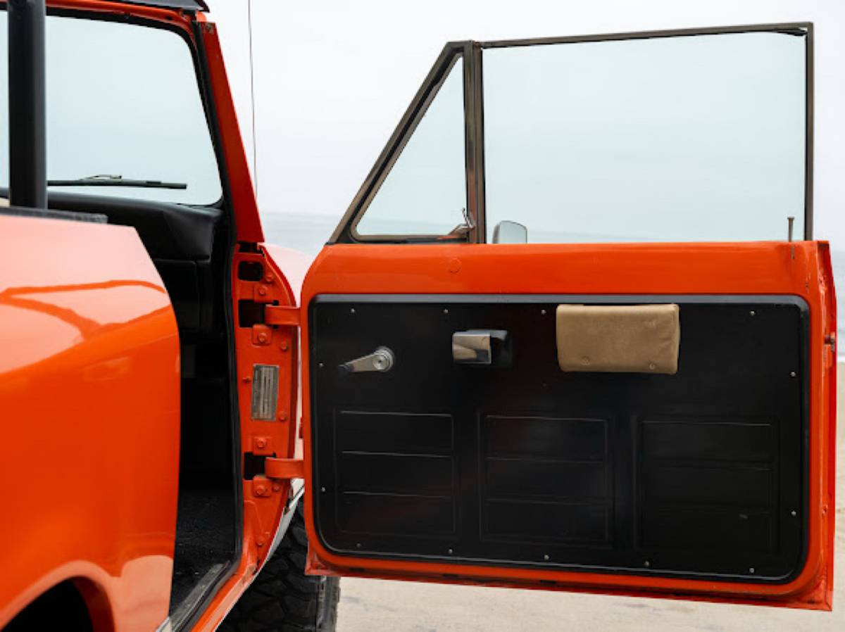 International-scout-1975-orange-9