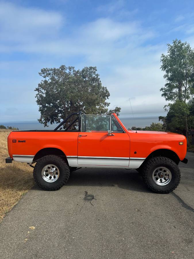 International-scout-1975-orange