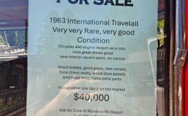 International-travelall-1963-red-3