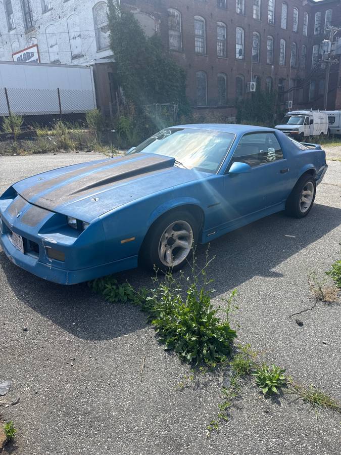 Iroc-camaro-1985-blue