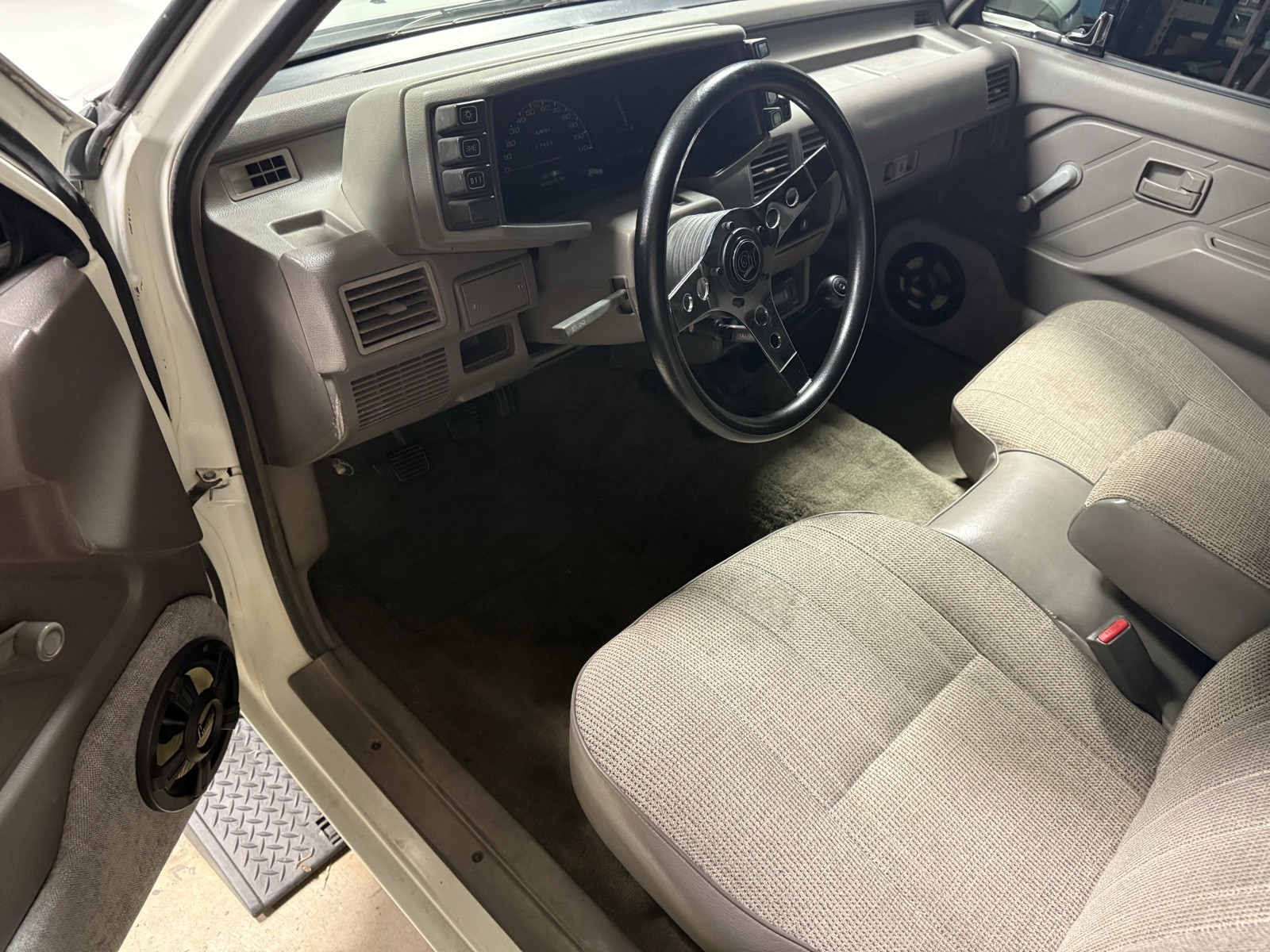 Isuzu-Conventional-1991-11