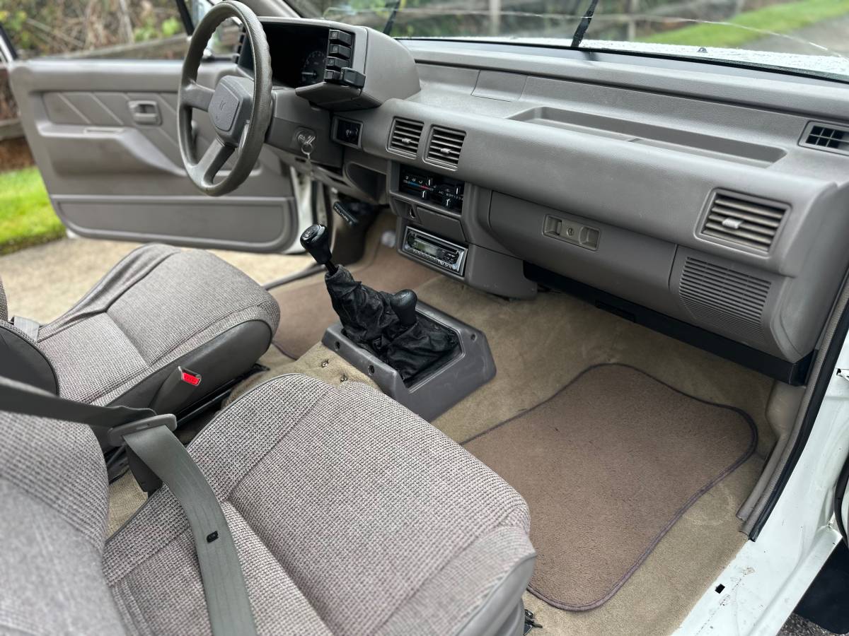 Isuzu-amigo-1990-11