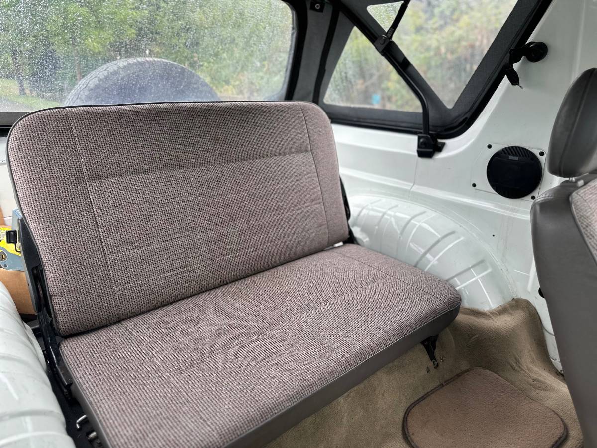 Isuzu-amigo-1990-12