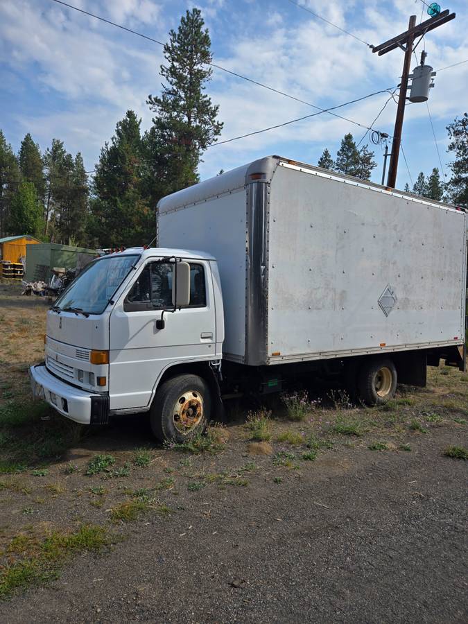 Isuzu-box-truck-diesel-1991-1